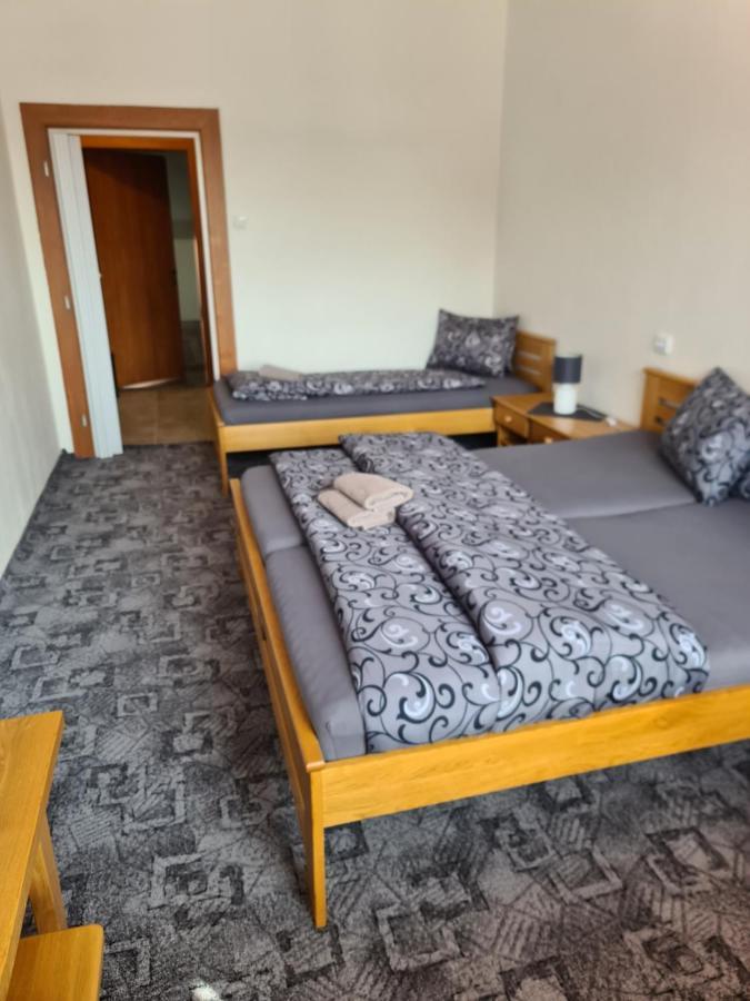Hotel Koruna Roznov pod Radhostem Luaran gambar