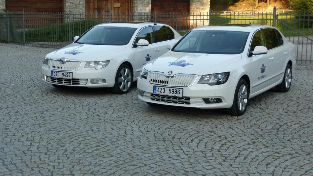 Hotel Koruna Roznov pod Radhostem Luaran gambar