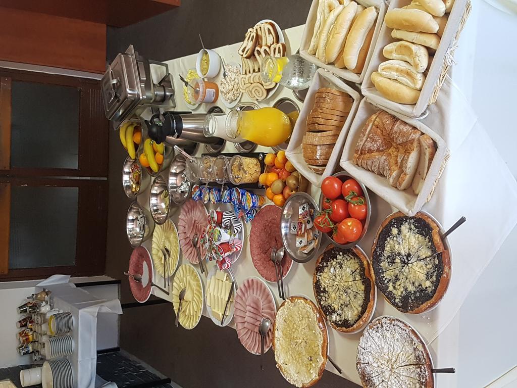 Hotel Koruna Roznov pod Radhostem Luaran gambar