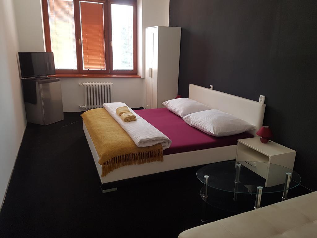 Hotel Koruna Roznov pod Radhostem Luaran gambar