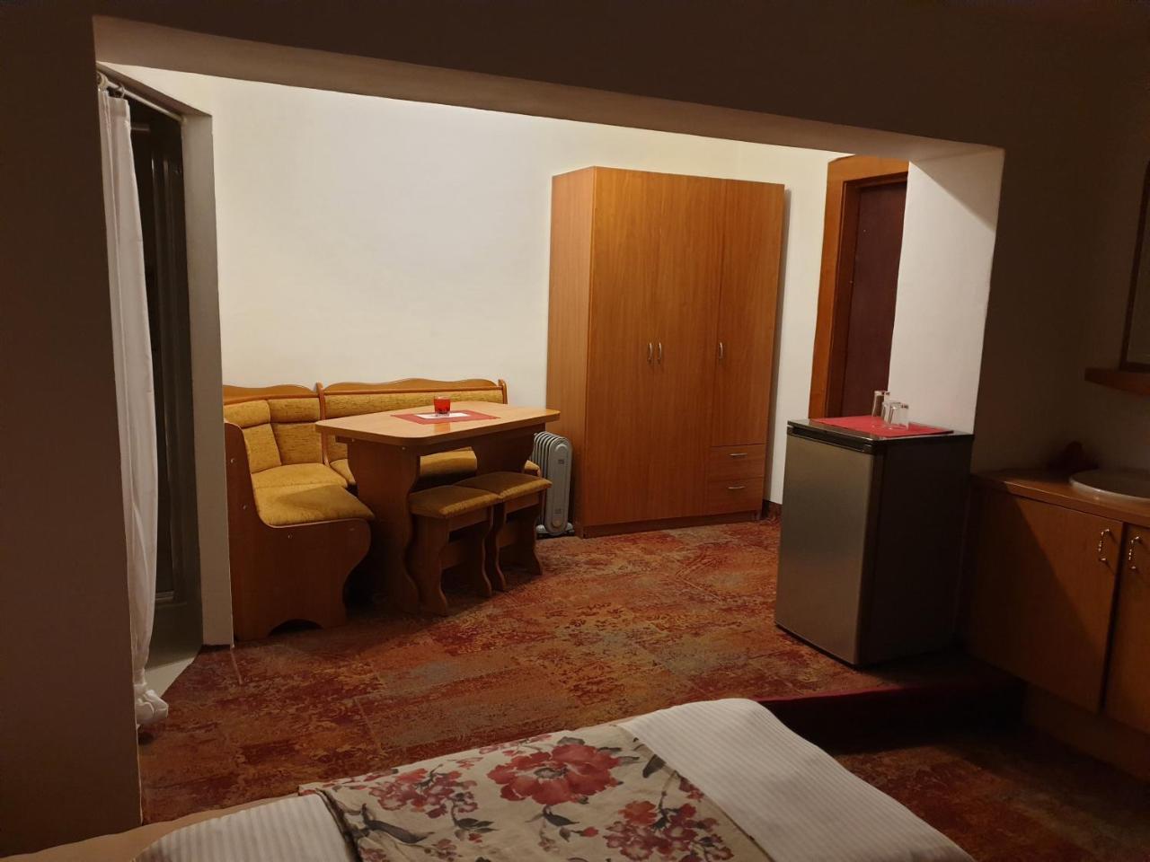 Hotel Koruna Roznov pod Radhostem Luaran gambar