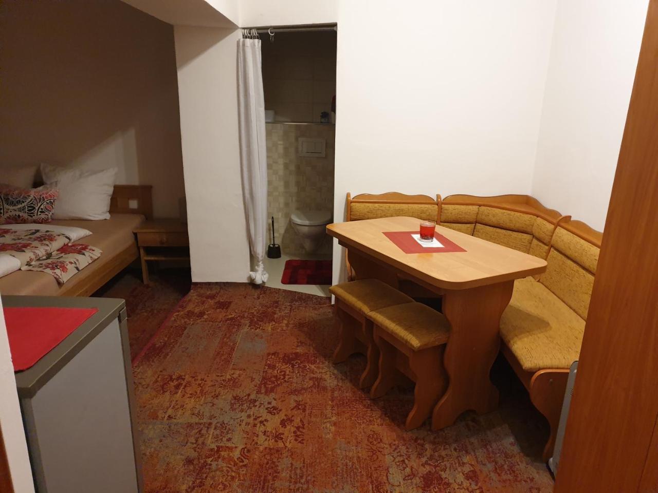 Hotel Koruna Roznov pod Radhostem Luaran gambar