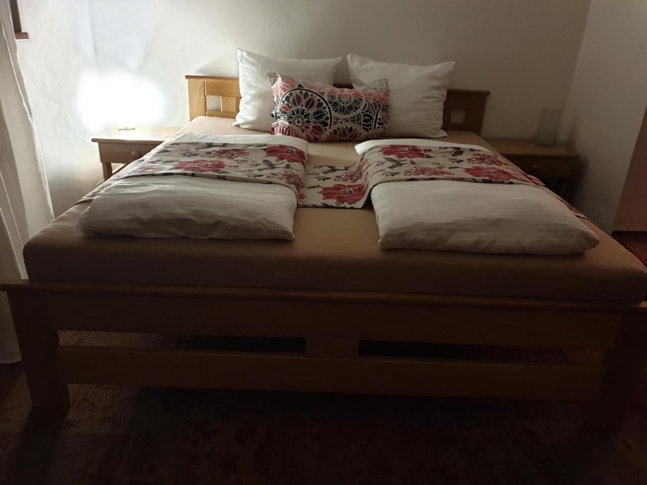 Hotel Koruna Roznov pod Radhostem Luaran gambar