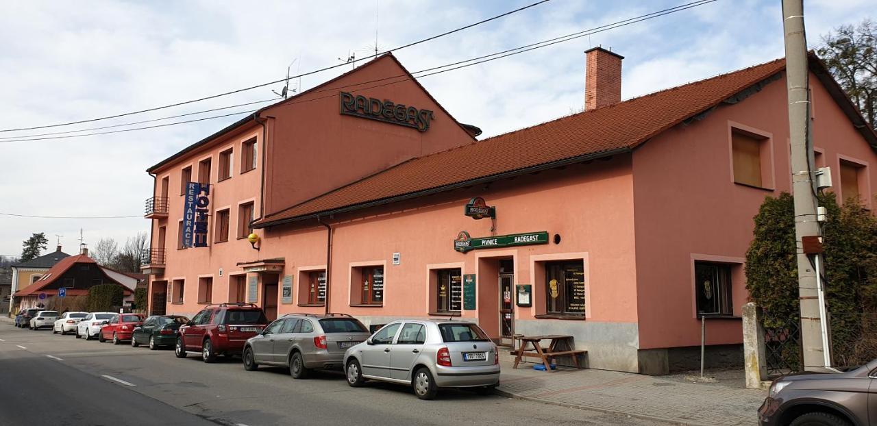 Hotel Koruna Roznov pod Radhostem Luaran gambar